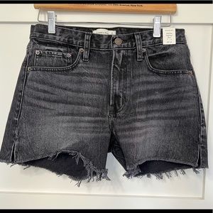 NWT Abercrombie & Fitch Mid Rise Boyfriend Short